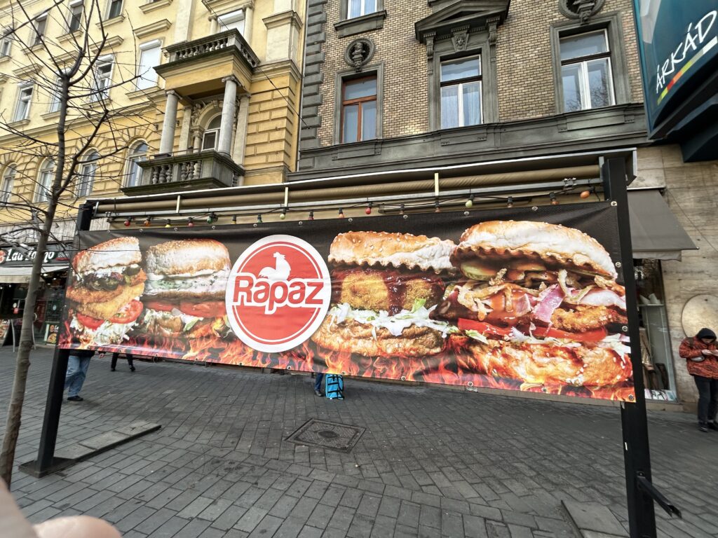 feszített molinó reklámnyomattal