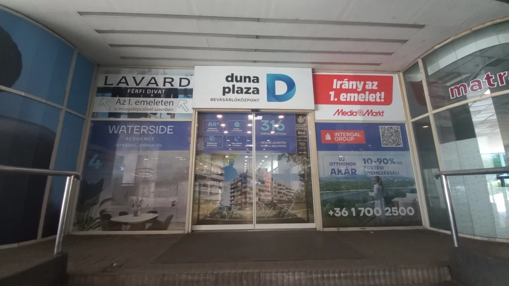 perforált ablakfólia üzletdekoráció one way